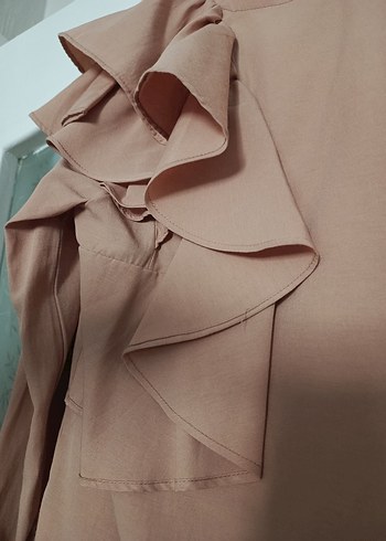 Bej Fırfırlı V Yakalı Kadın Bluz - Görsel 2