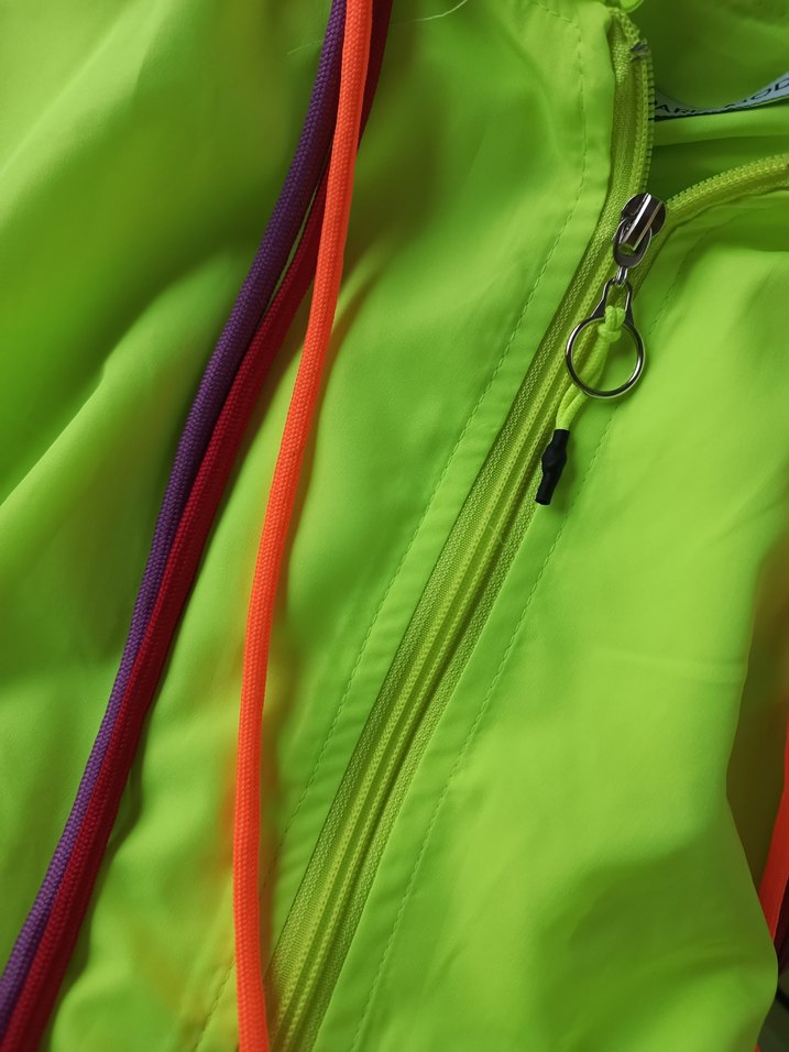 Kadın Neon Yeşil Uzun Kapüşonlu Yağmurluk - Görsel 4