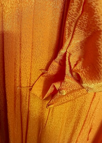 Uzun Parlak Turuncu saten Elbise - Görsel 5