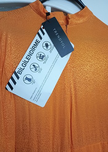 Uzun Parlak Turuncu saten Elbise - Görsel 6