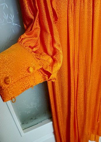 Uzun Parlak Turuncu saten Elbise - Görsel 2