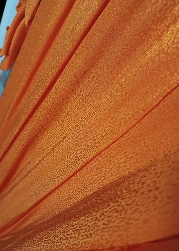 Uzun Parlak Turuncu saten Elbise - Görsel 9