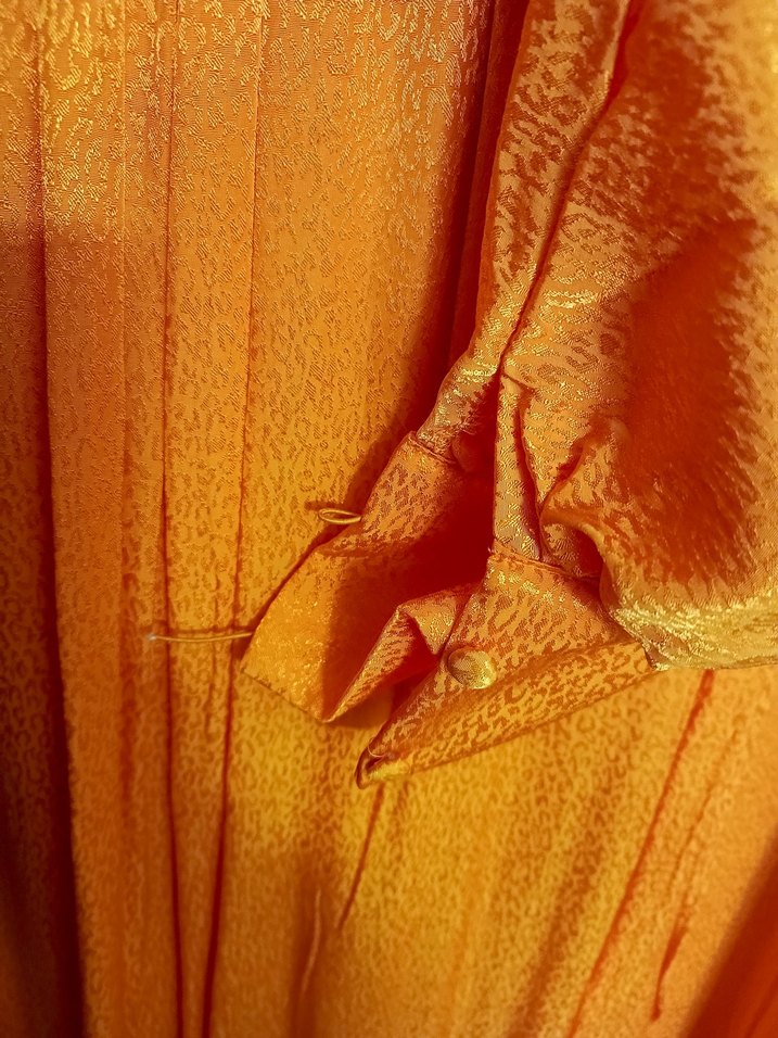 Uzun Parlak Turuncu saten Elbise - Görsel 5