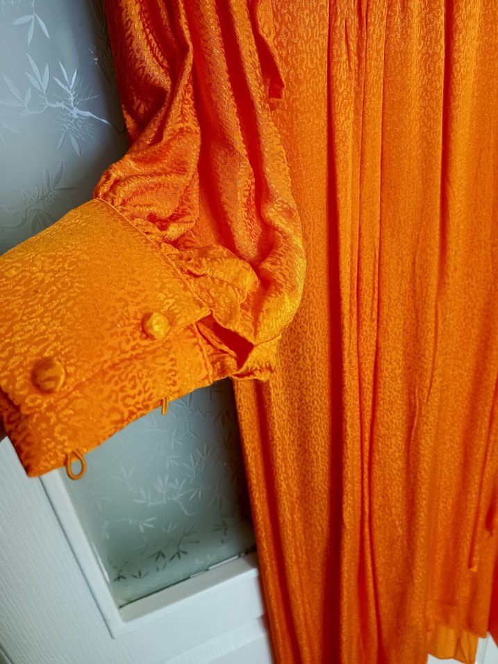 Uzun Parlak Turuncu saten Elbise - Görsel 2