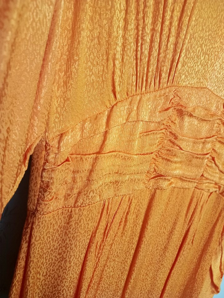 Uzun Parlak Turuncu saten Elbise - Görsel 4