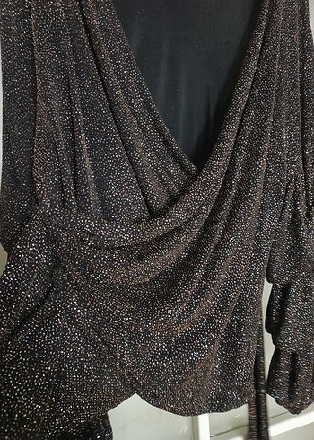 Yılan Desenli Kahverengi Dökümlü Kadın Bluz - Görsel 4