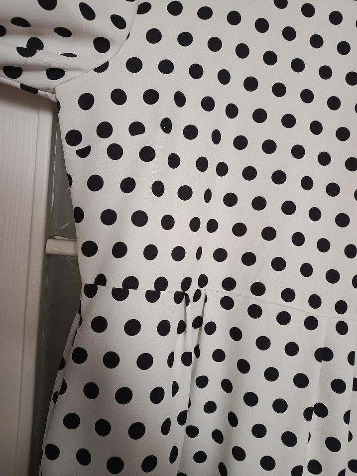 Uzun Kol Puantiyeli Beyaz Elbise - Görsel 2