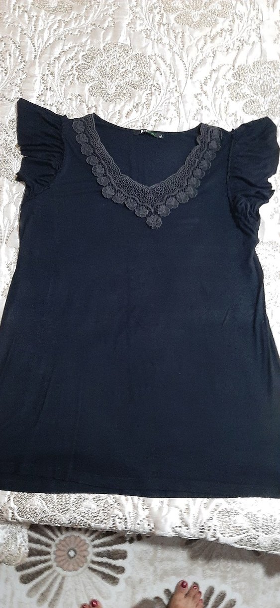 Siyah Nakışlı V Yakalı Kadın Bluz - Görsel 2