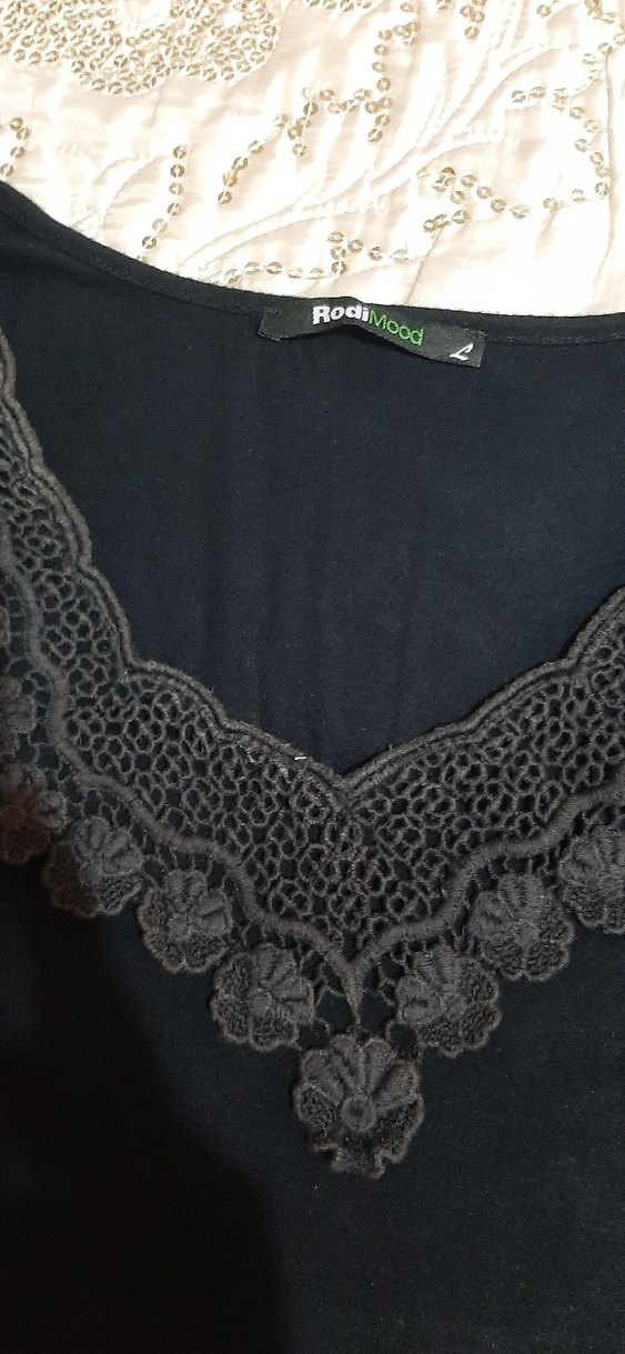 Siyah Nakışlı V Yakalı Kadın Bluz - Görsel 3