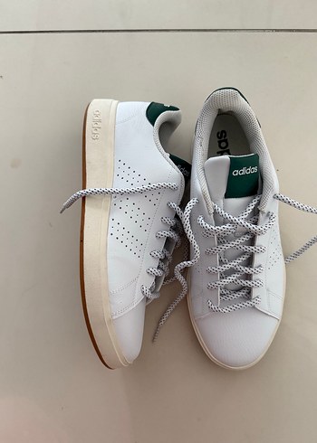 Beyaz Adidas Bağcıklı Spor Ayakkabı