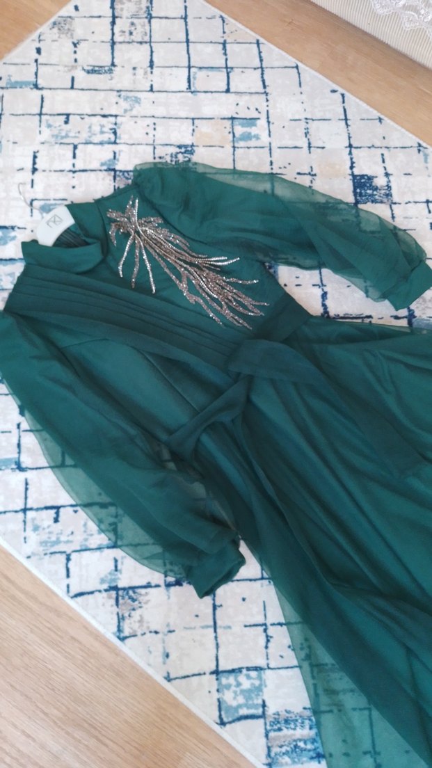 Yeşil İşlemeli Uzun Kollu Uzun Abiye - Görsel 4