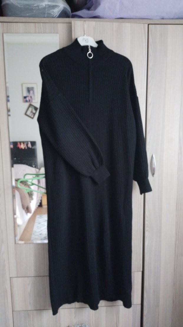 Siyah Yüksek Yakalı Uzun Triko Elbise - Görsel 4