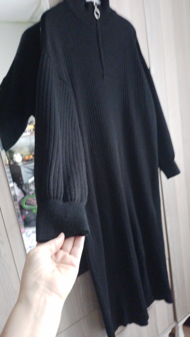 Siyah Yüksek Yakalı Uzun Triko Elbise - Görsel 3