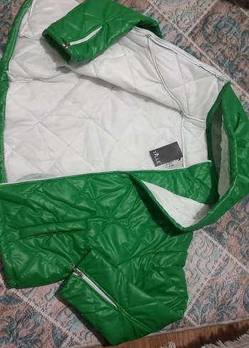 Yeşil Kapüşonlu  Kısa Kadın Mont - Görsel 9