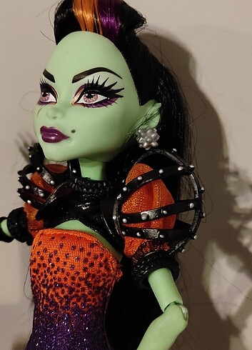 Beden Monster High Casta