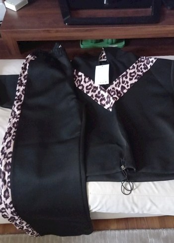 Leopar Desenli Siyah kadın eşofman takımı - Görsel 3