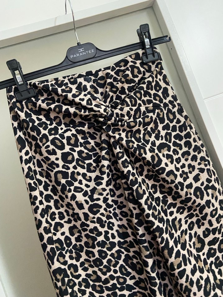 Leopar Desenli Uzun Drapeli Kadın Etek - Görsel 3