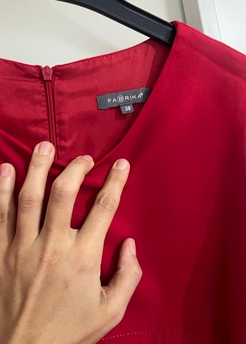 Düğmeli Kırmızı Kolsuz Midi Elbise - Görsel 3