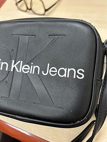 Calvin klein canta