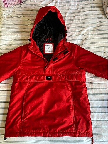 Pull and Bear Kanguru mont