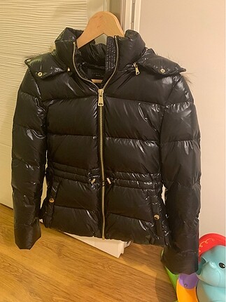 Zara parlak mont