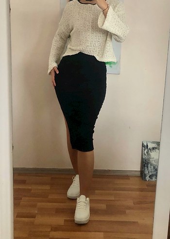 Stradivarius Yırtmaçlı midi etek