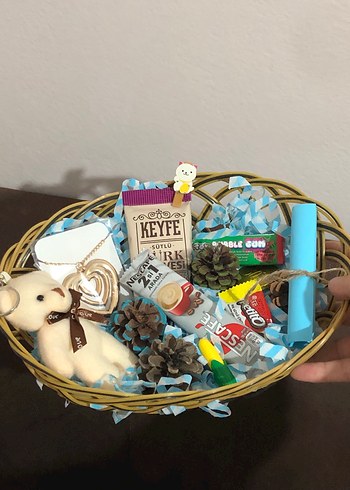 Beden Renkli Hediye Sepeti ve Ayıcık anahtarlık