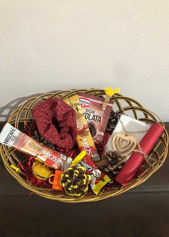 Özel gün hediye sepeti