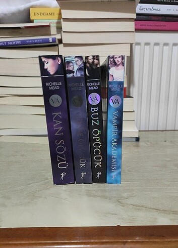 Vampir Akademisi ilk 4 kitap