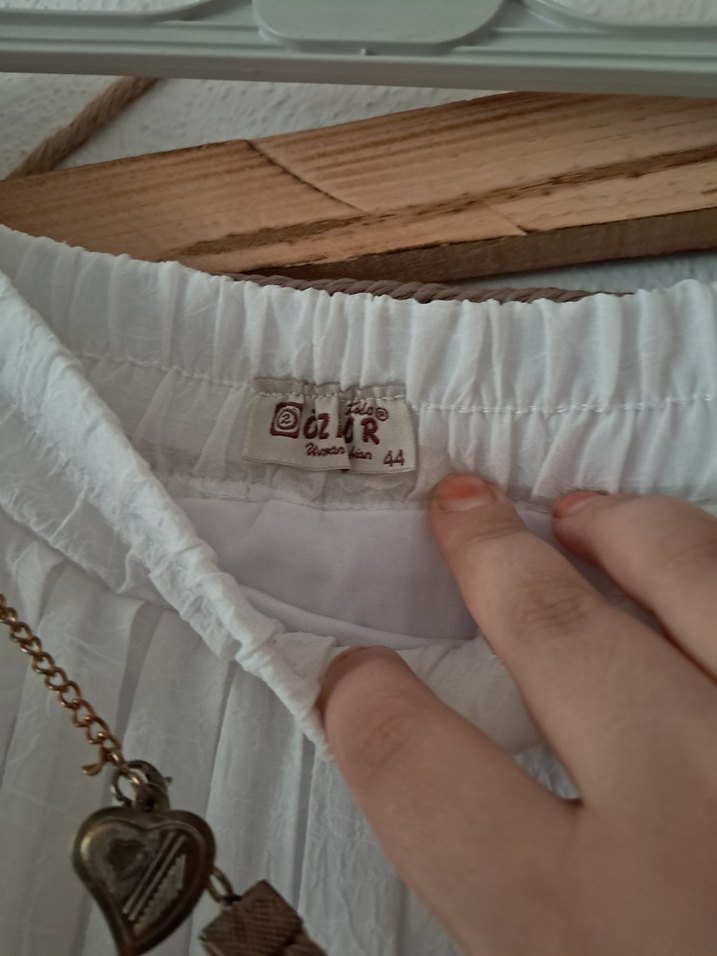 Beyaz Piliseli Uzun Etek - Görsel 4