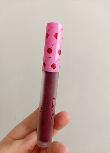 Revolution Lipstick Vinly Cherry