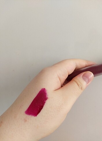Revolution Revolution Lipstick Vinly Cherry