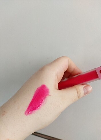 Revolution Revolution Lipstick Vinly Cherry