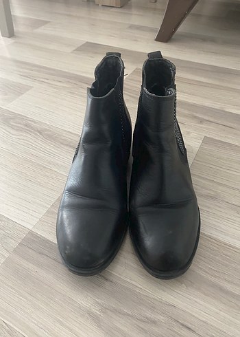 38 Beden Siyah Deri Kadın Topuklu Bot
