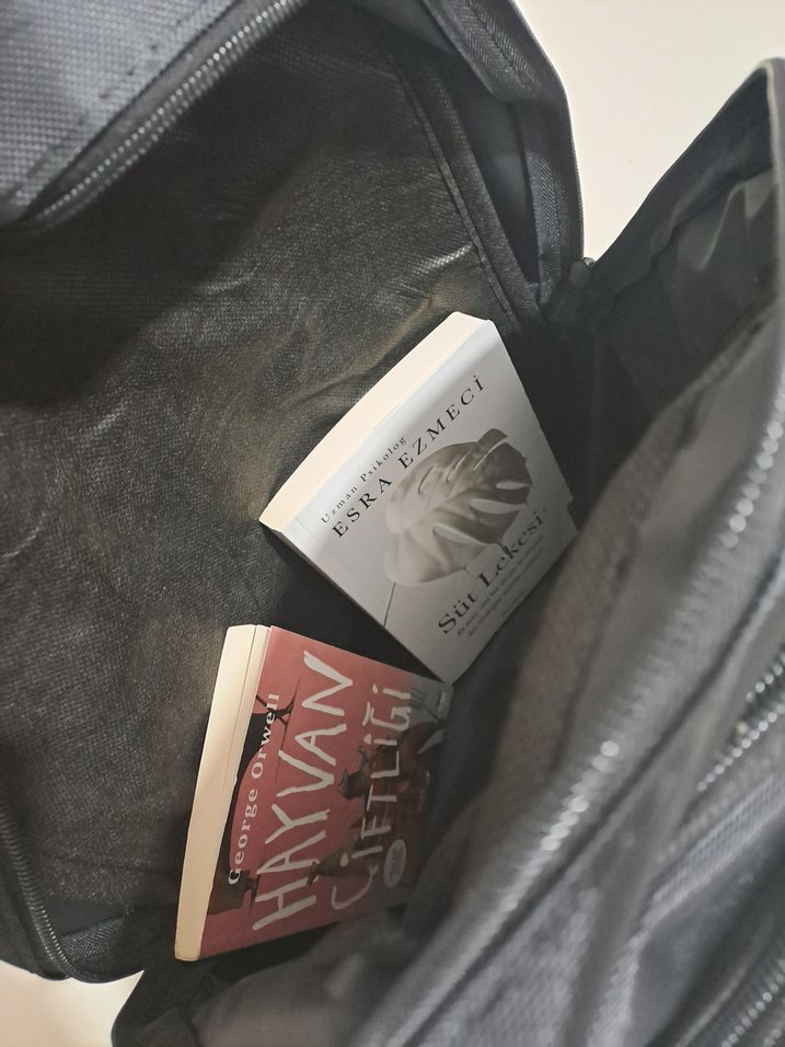 Renkli Baskılı Fermuarlı Siyah Sırt Çantası - Görsel 5