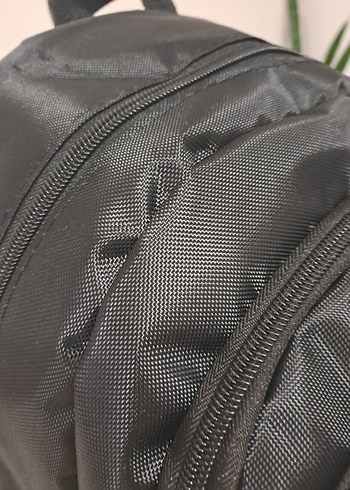 Siyah Fermuarlı Sırt Çantası - Görsel 5