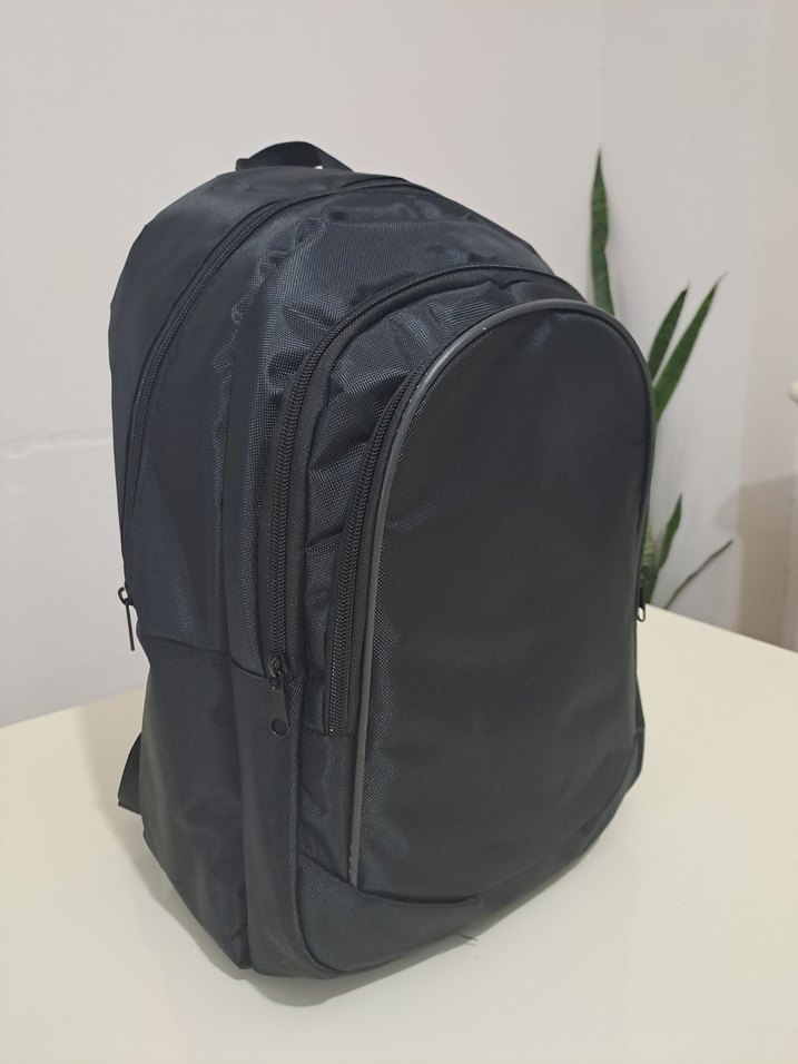 Siyah Fermuarlı Sırt Çantası - Görsel 2