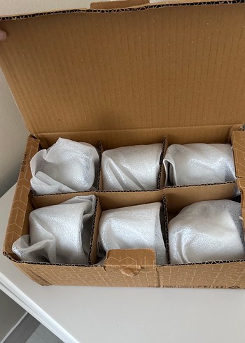 Beyaz İnce Kenarlı Porselen Fincan ve Tabak - Görsel 4