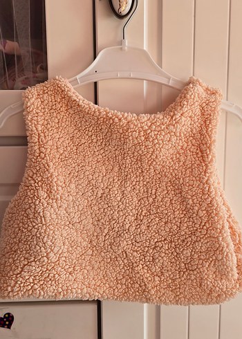 Kız Çocuk Bej Kürklü Kolsuz Yelek - Görsel 2