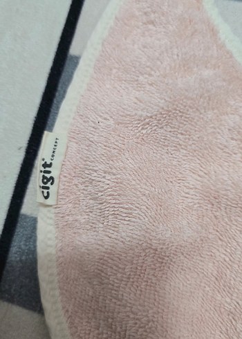 Pembe Nakışlı Bebek Önlüğü - Görsel 3