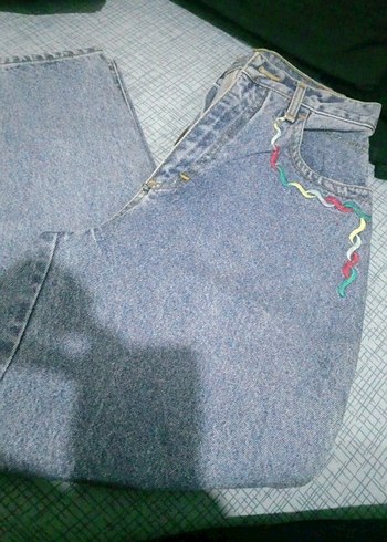 Nakışlı Renkli Düğmeli Salaş Midi Kot Pantolon