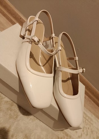 Beyaz Tokalı Blok Topuklu Kadın Babet - Görsel 4