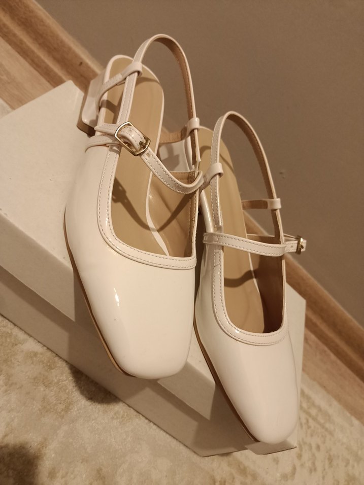 Beyaz Tokalı Blok Topuklu Kadın Babet - Görsel 4