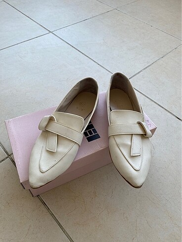 Elle beyaz loafer babet