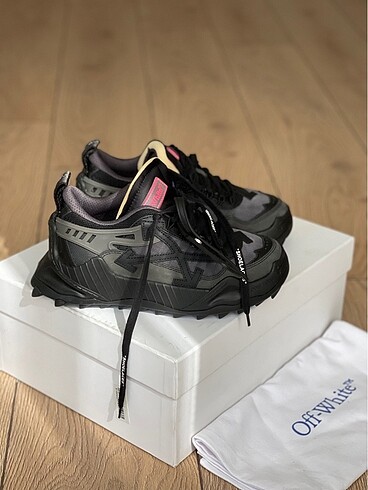 Offwhite Sneaker