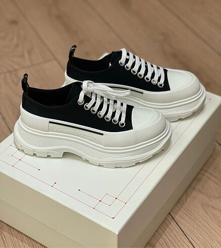 Alexander Mcqueen Sneaker