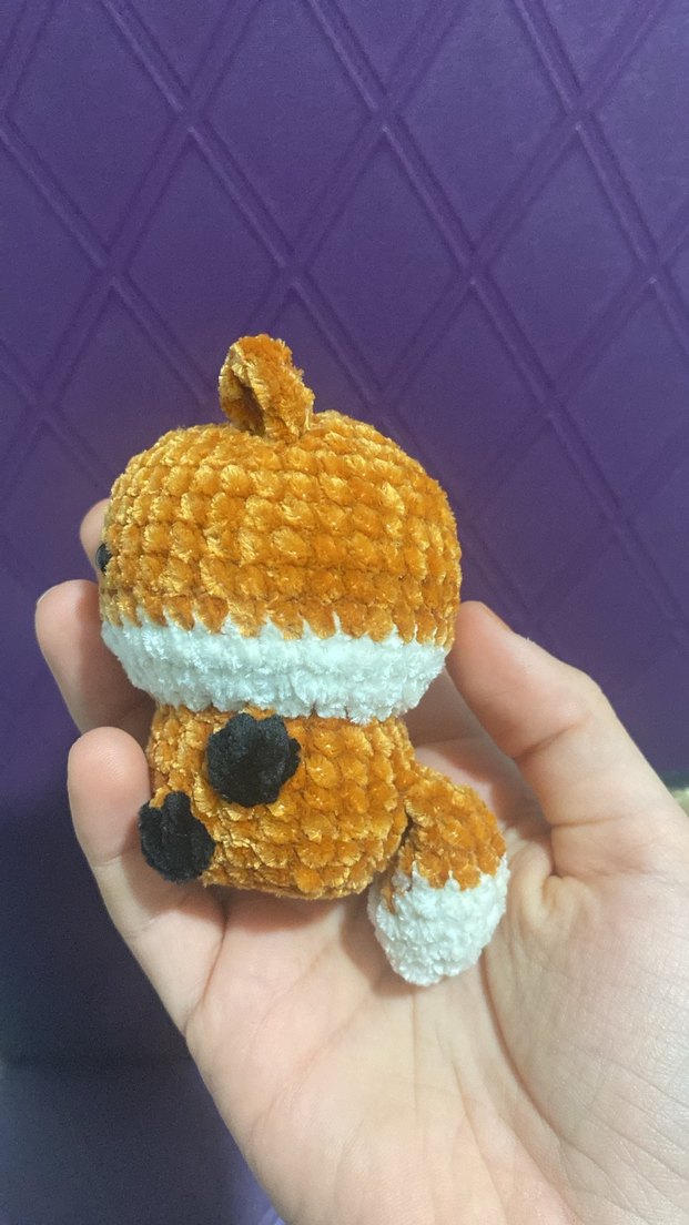 Kadife tilki amigurumi anahtarlık - Görsel 2