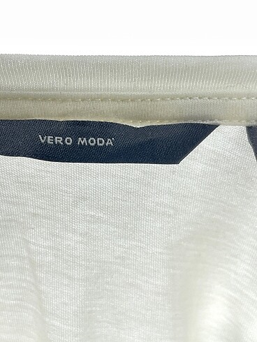 l Beden beyaz Renk Vero Moda T-shirt %70 İndirimli.