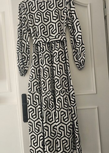 Desenli Siyah-Gri Kuşaklı Uzun Kadın Elbise - Görsel 2