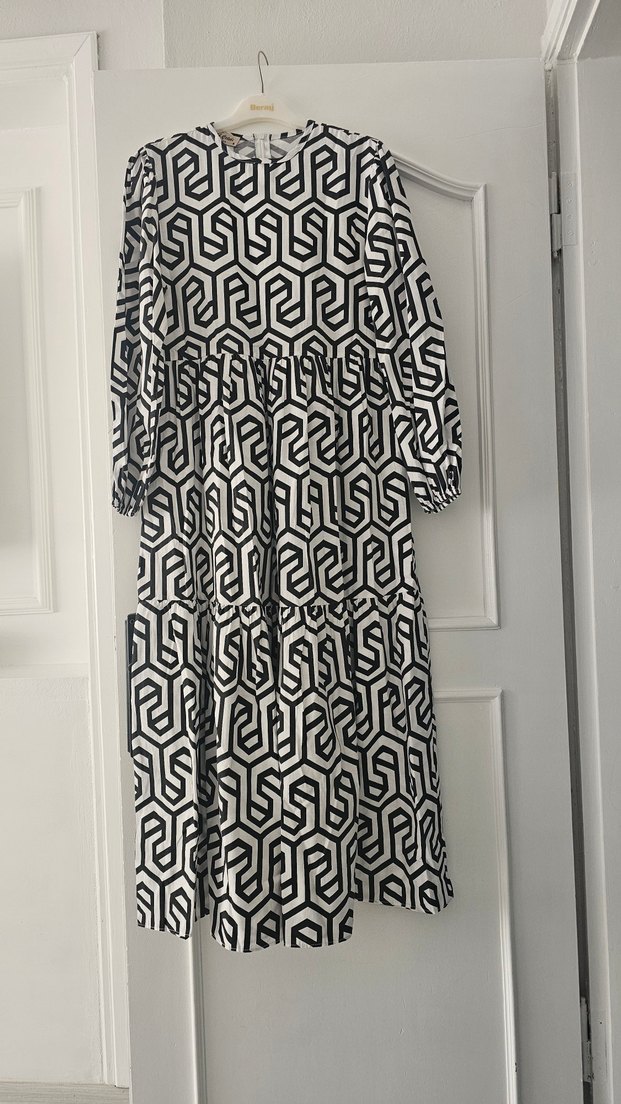 Desenli Siyah-Gri Kuşaklı Uzun Kadın Elbise - Görsel 3